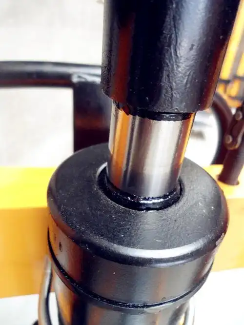 สัญญาณอะไรบ่งชี้ว่ากระบอกไฮดรอลิกต้องการการบำรุงรักษา?